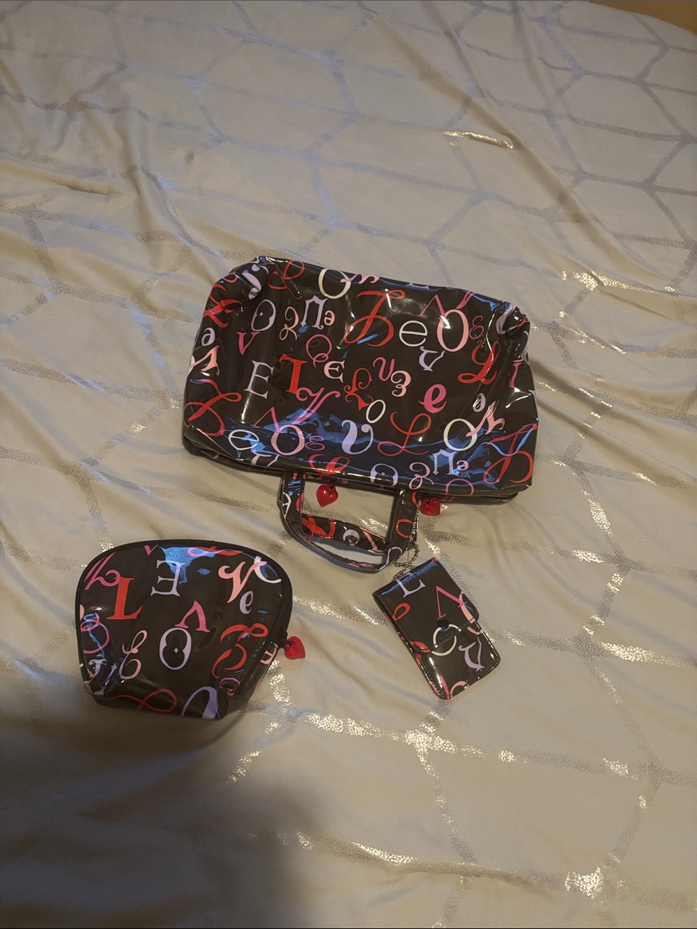 Toiletry travel bag with heart pulls